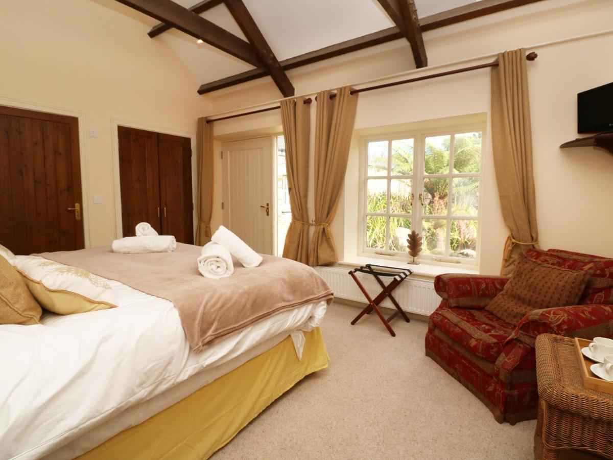 Tregoninny Vineyard And Woodland Farmhouse Truro Exterior photo