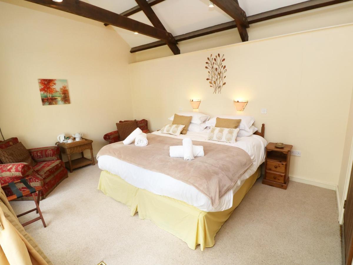 Tregoninny Vineyard And Woodland Farmhouse Truro Exterior photo